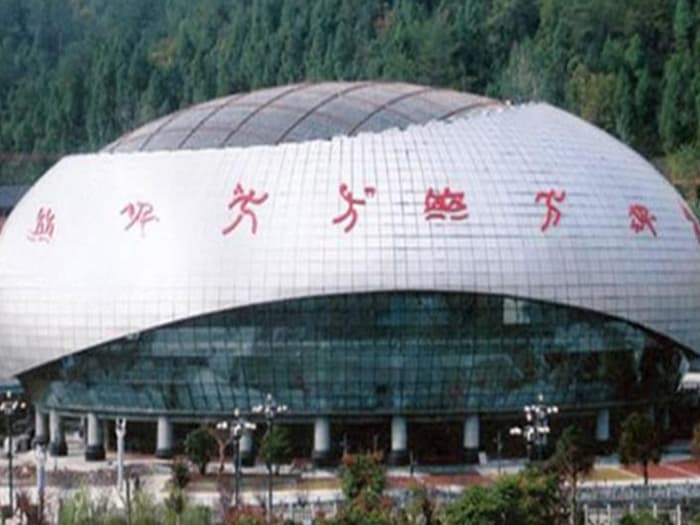 阿勒泰体育中心球形网架加工安装